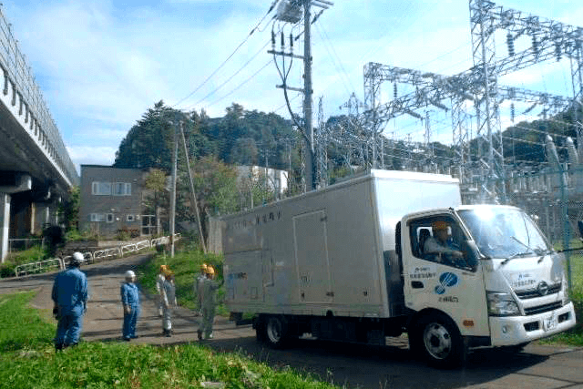 小樽変電所で現地確認を行う沖縄電力の応援部隊