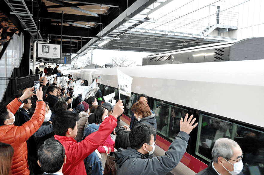 双葉駅で行われた特急列車出迎え式