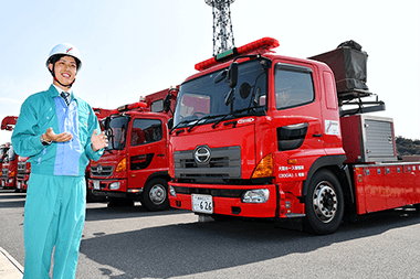 構内に多数配備されている送水車