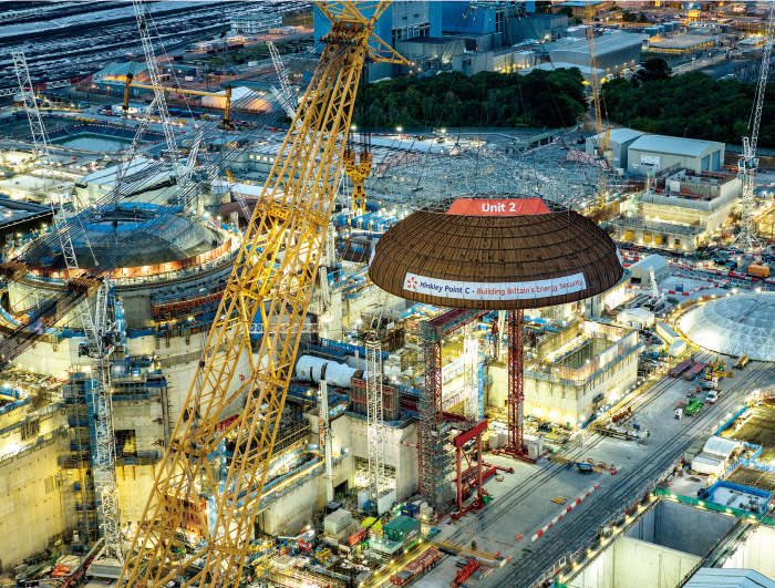 直径47m、重さ245tの巨大な原子炉上蓋の設置作業
