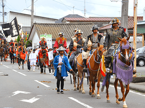 数百騎の騎馬武者たちが練り歩くお行列