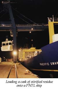 Pasific Swan (Loading a cask of vitrified residue onto a PNTL ship)